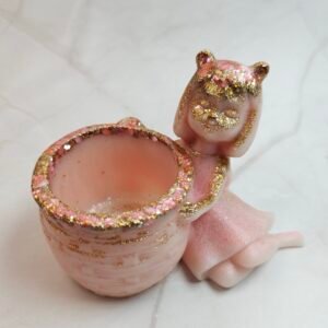 Fillette avec son panier