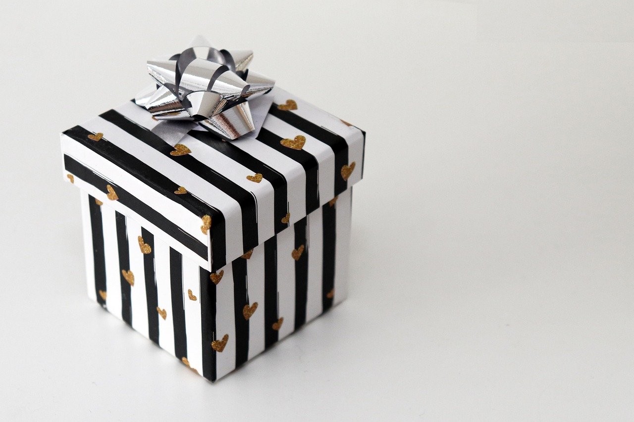 gift, christmas, gift packaging, white, black, stripes, nicholas, christmas gift, birthday present, surprise, package, happy birthday, packaging, silver, give, give away, christmas wallpaper
